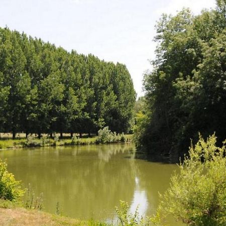 Camping Au Bord De L'Aisne Guignicourt Exterior photo