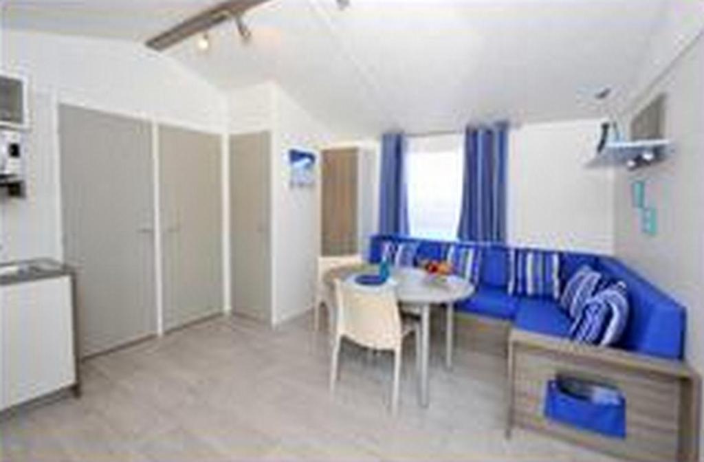 Camping Au Bord De L'Aisne Guignicourt Room photo